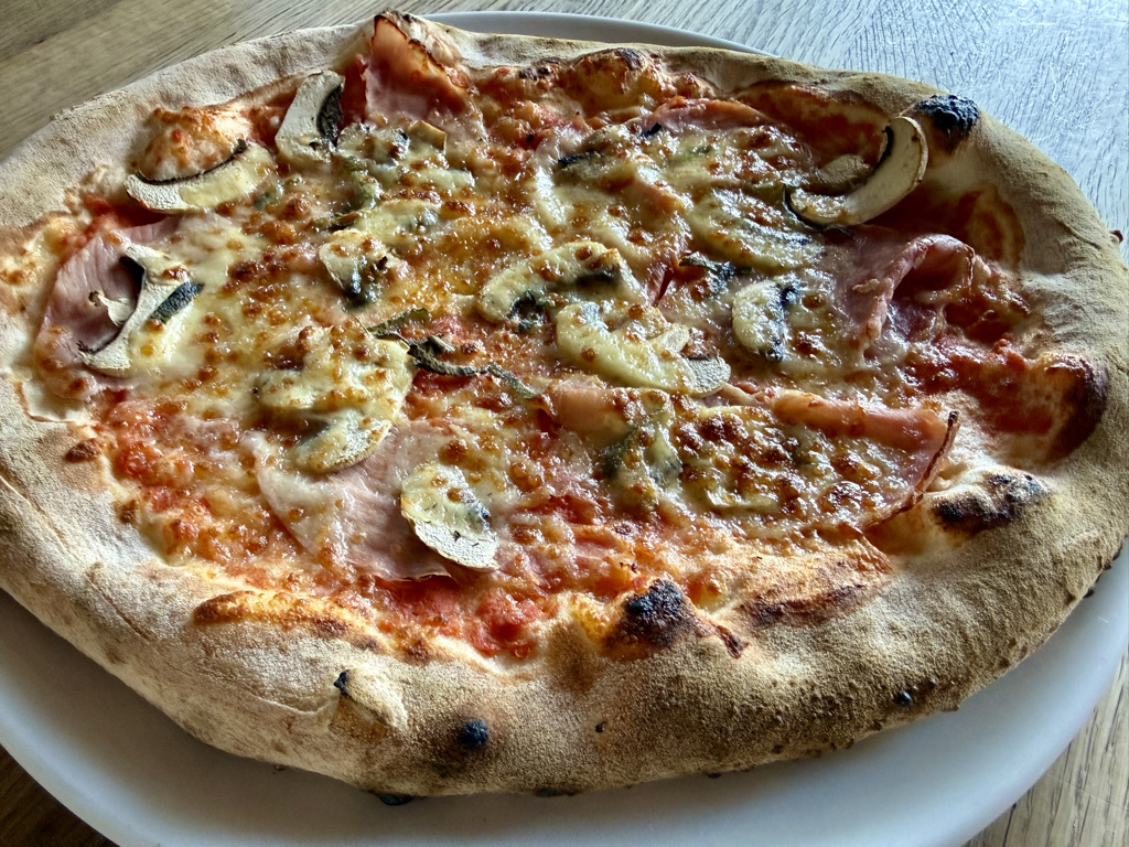 Pizza Prosciutto e Funghi